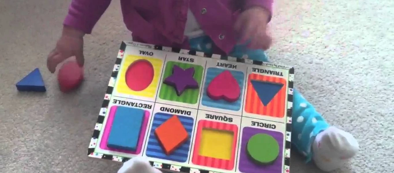 Βρετανία: Kοριτσάκι έχει σπάνια πάθηση που κάνει το χτένισμα των μαλλιών του αδύνατο (φωτό)